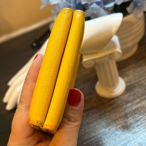 Authentic Chanel yellow lamb skin leather wallet - Picture 4 of 11